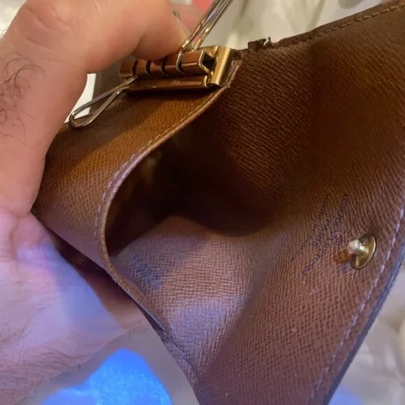 Louis Vuitton Monogram 4 key Multicles Holder Case - Picture 11 of 12